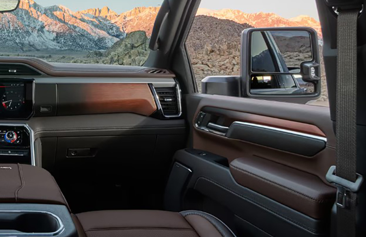 État des garnitures en bois des panneaux de porte